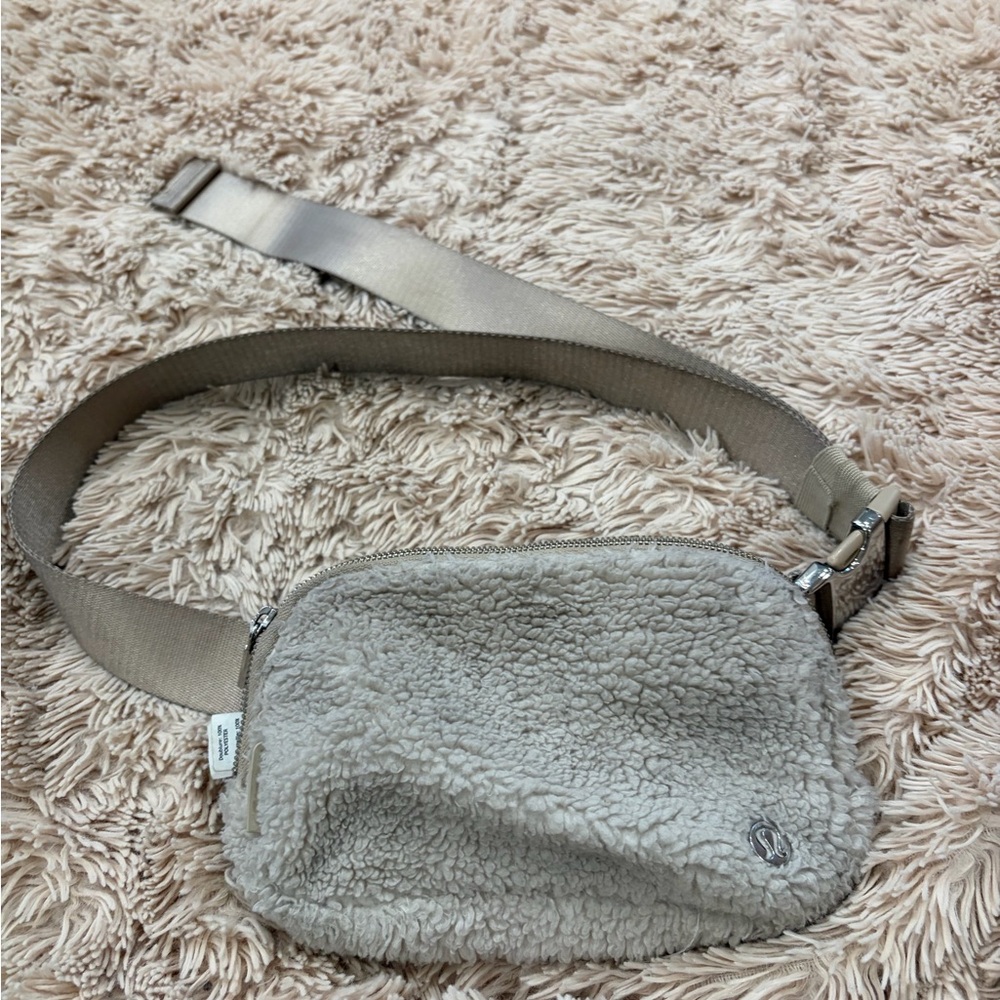 USED - Lululemon Beige Sherpa Belt Bag
